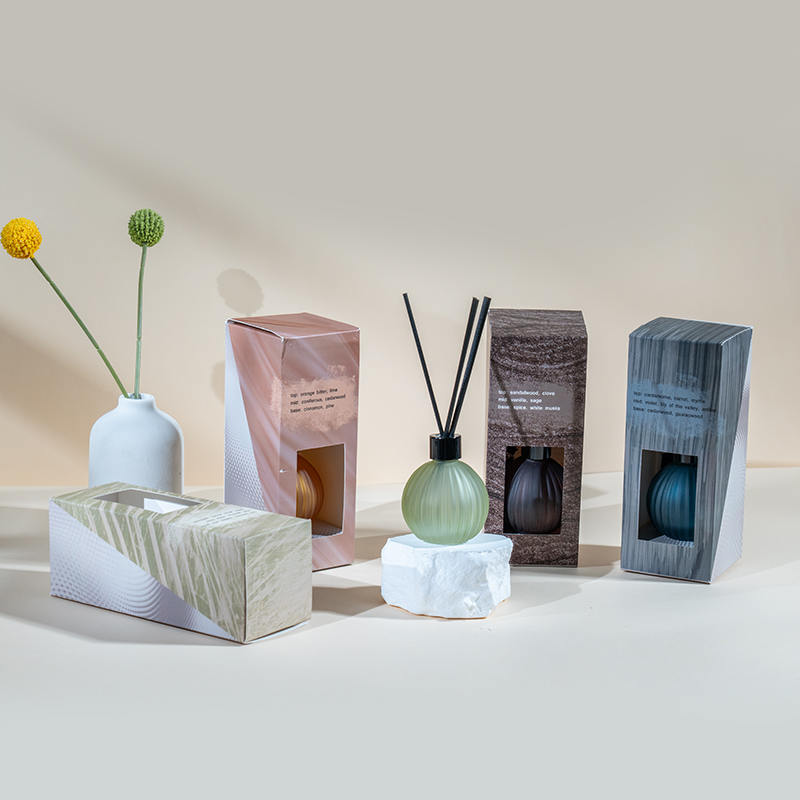 لامپ شیشه ای کوچک با راه راه های عمودی در حال تبخیر بطری نی پخش کننده - تولید کننده پخش کننده عطر نی خانگی