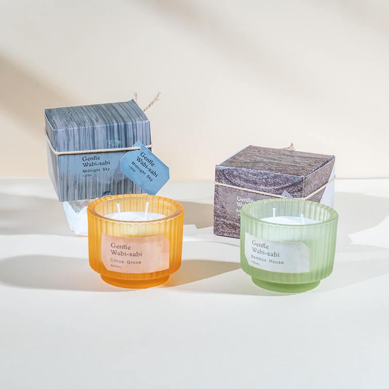 فنجان شمع گرد شیشه ای با راه راه های عمودی شمع های معطر-فروشنده شمع موم سویا اکو