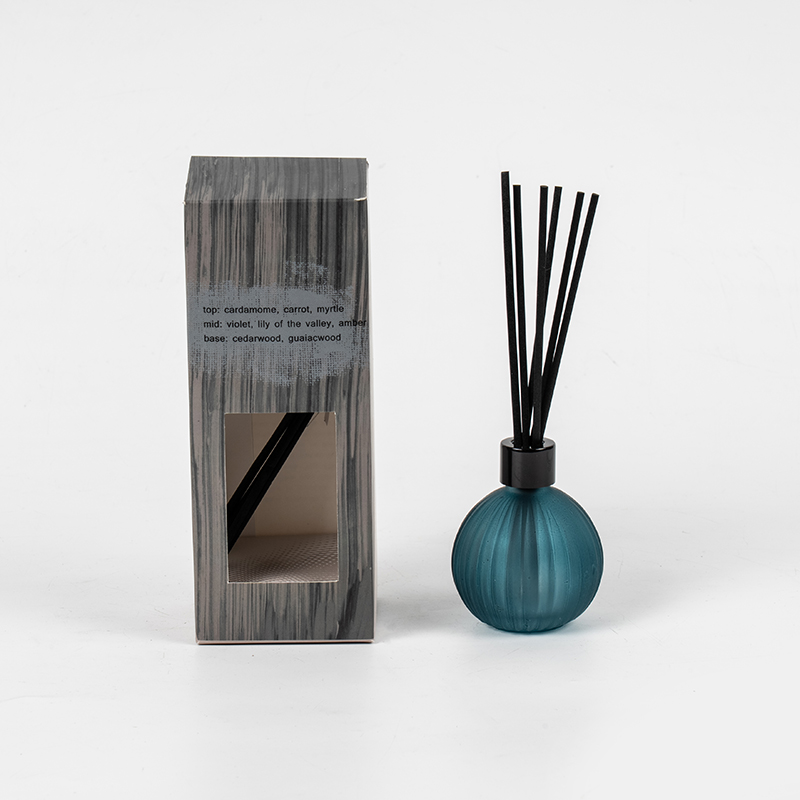 لامپ شیشه ای کوچک با راه راه های عمودی در حال تبخیر بطری نی پخش کننده - تولید کننده پخش کننده عطر نی خانگی